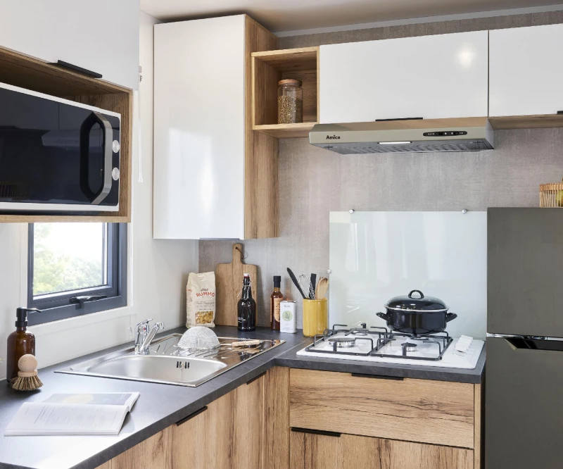 cuisine-avec-equipement-residentiel-lo-83-68c3cd910087a5.73568134