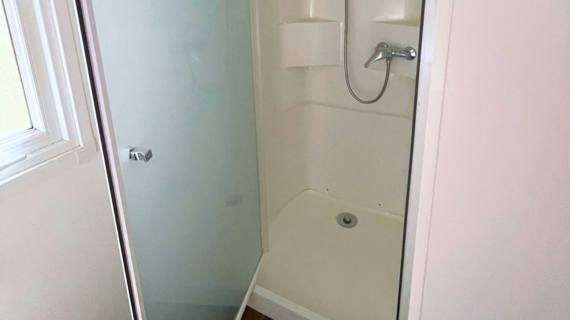 Mobil-home familiar Trigano EVO 40 con dos baños, con capacidad para entre 6 y 8 personas